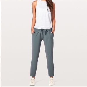 Lululemon on the fly pant size 6